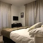 Mimosa Готель